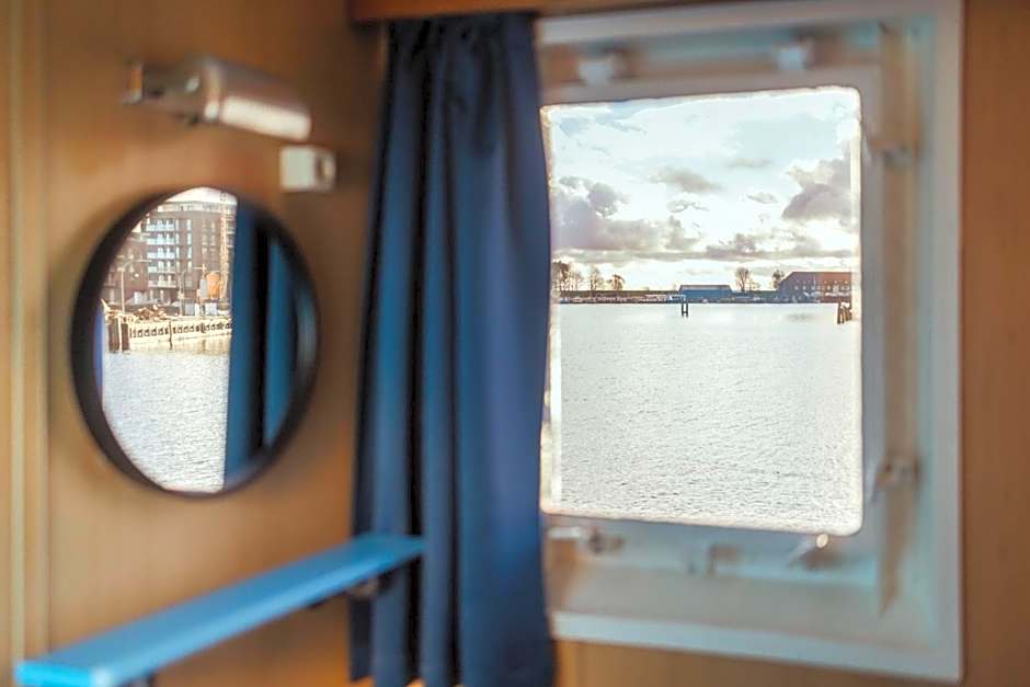 ARCONA - Übernachten auf dem Wasser - direkt am Bontekai