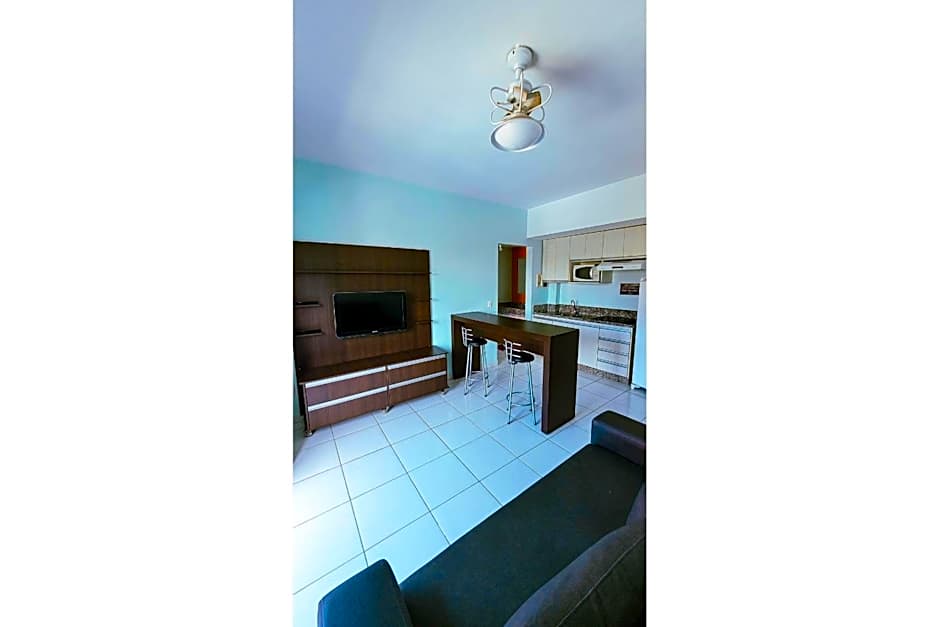 Frente ao Parque da Lagoa Quente Entrada NÃO INCLUSA Aptos Particulares com varanda