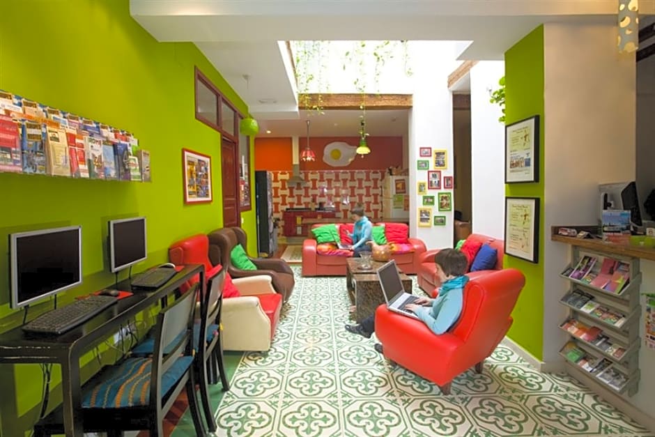 Home Youth Hostel by Feetup Hostels