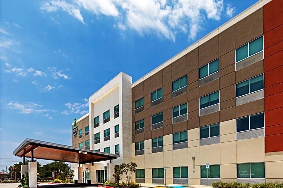 Holiday Inn Express And Suites Stafford Nw - Sugar Land By IHG