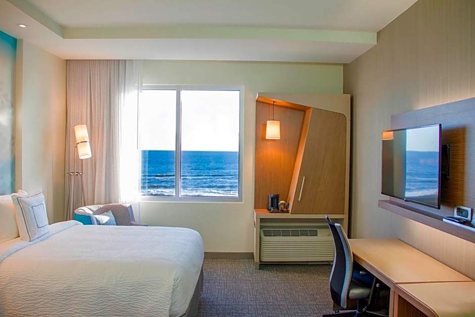 Photo 1 of 4 of 1 King Bed, Sea View