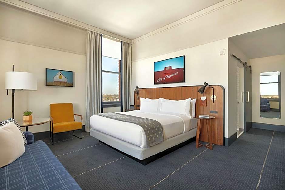 Photo 1 of 4 of 1 King Bed, Hearing Accessible