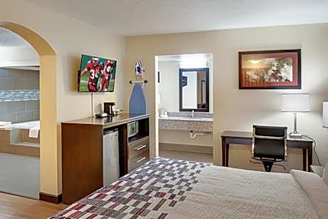 King Suite with Spa Bath Non-Smoking