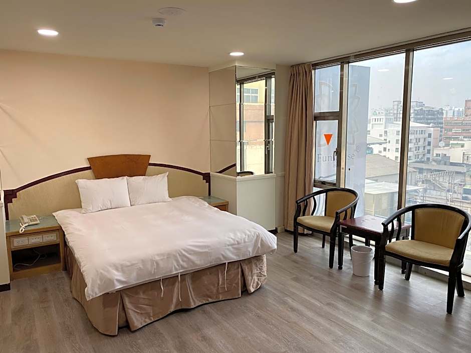 Enjoy Square Hotel