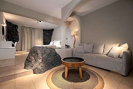 Cave Suite with Outdoor Hot Tub