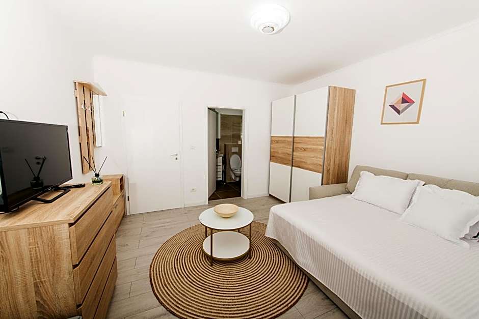 EVRA APARTMENTS