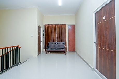 Oyo 1957 Riverside Residence