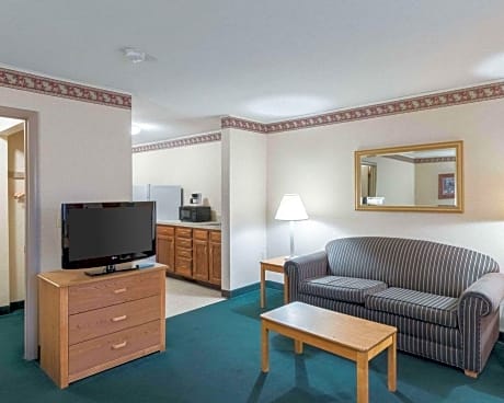 4 Double Beds, Suite, Nonsmoking