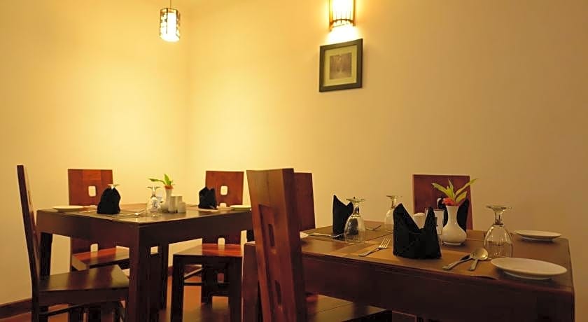 Oreeka Hotels (Katunayake Airport Hotel)