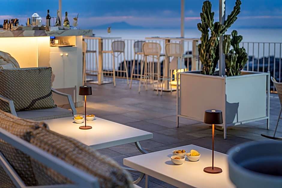 Domo 20 Hotel & Rooftop