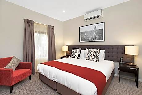 One-Bedroom Apartment with One Queen Bed