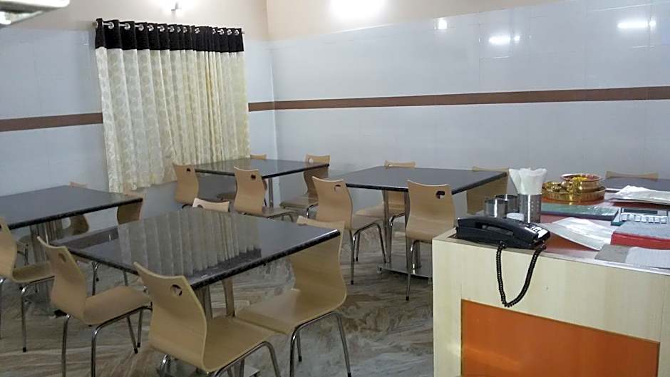 Hotel Saravana Grand