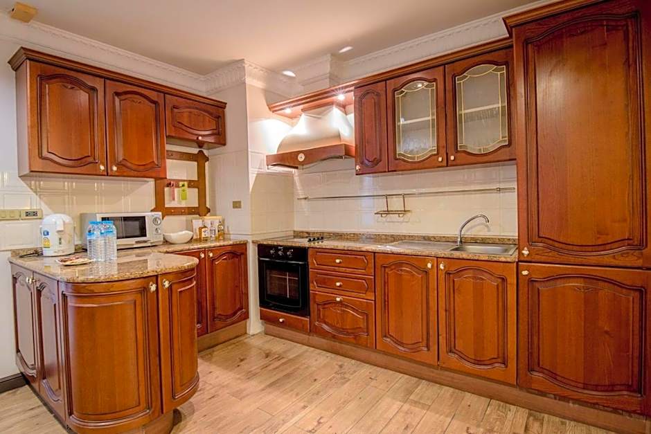 Four Seasons Place Hotel