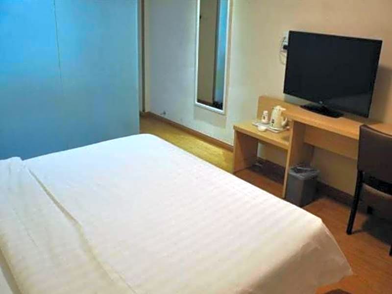 7Days Inn Chengdu North Train Station Wukuaishi – Chengdu, IL