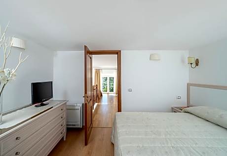 One-Bedroom Apartment with Partial Sea View