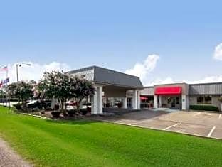 Ramada by Wyndham New Iberia