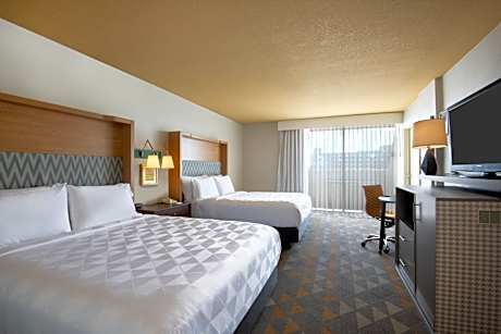 Standard Queen Room with Two Queen Beds and Mobility Accessible Tub