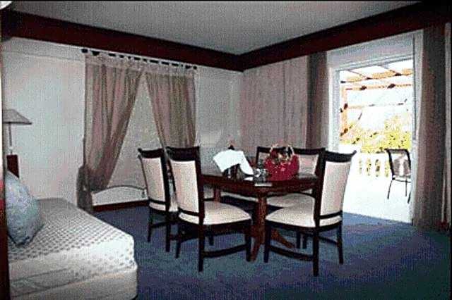 Crithoni's Paradise Hotel