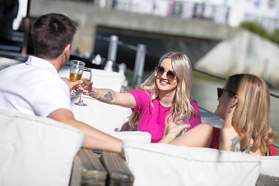 Trailways Hotel Nelson