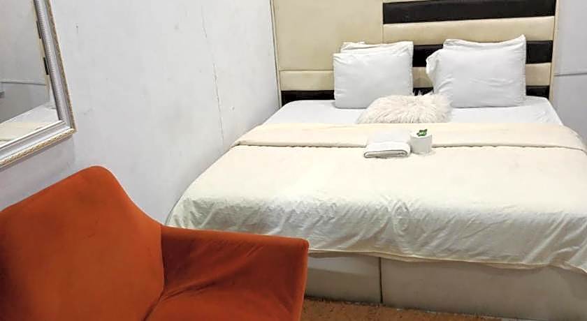 Americana Hotel