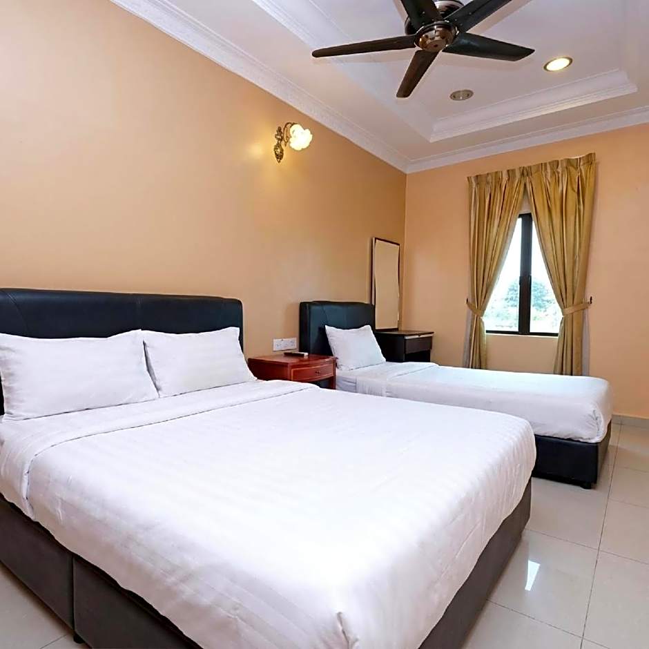 Swing & Pillows - Ayuni Hotel, Bangi Selangor