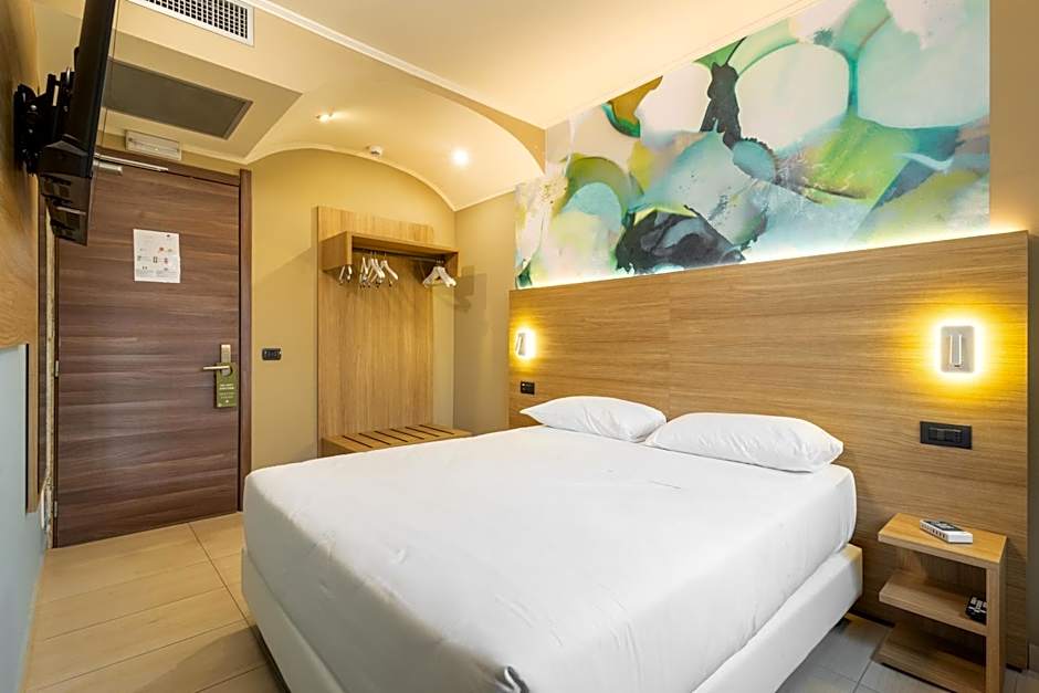 Photo 1 of 8 of Standard 1 Queen Bed