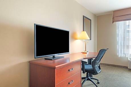 King Suite - Non-Smoking