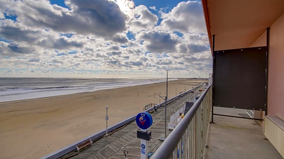 Americana Motor Inn on Boardwalk