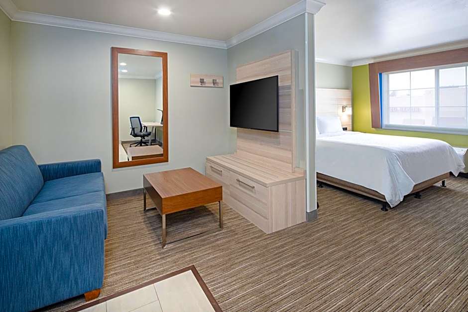 Holiday Inn Express & Suites Watsonville By IHG