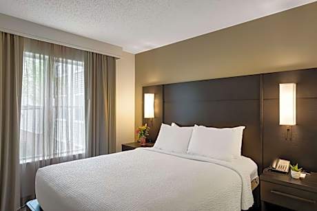 Two Bedroom Suite - Queen in Each - Hearing Accessible