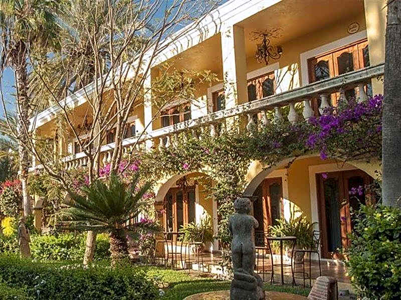 El Encanto Inn