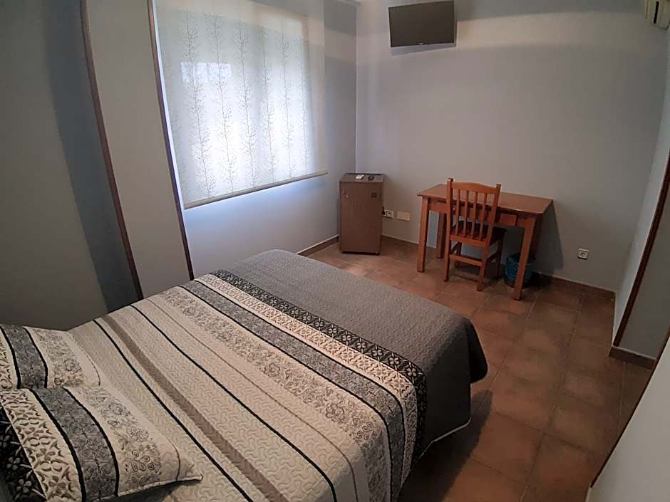 Hotel Los Leones, el más cercano a Warner