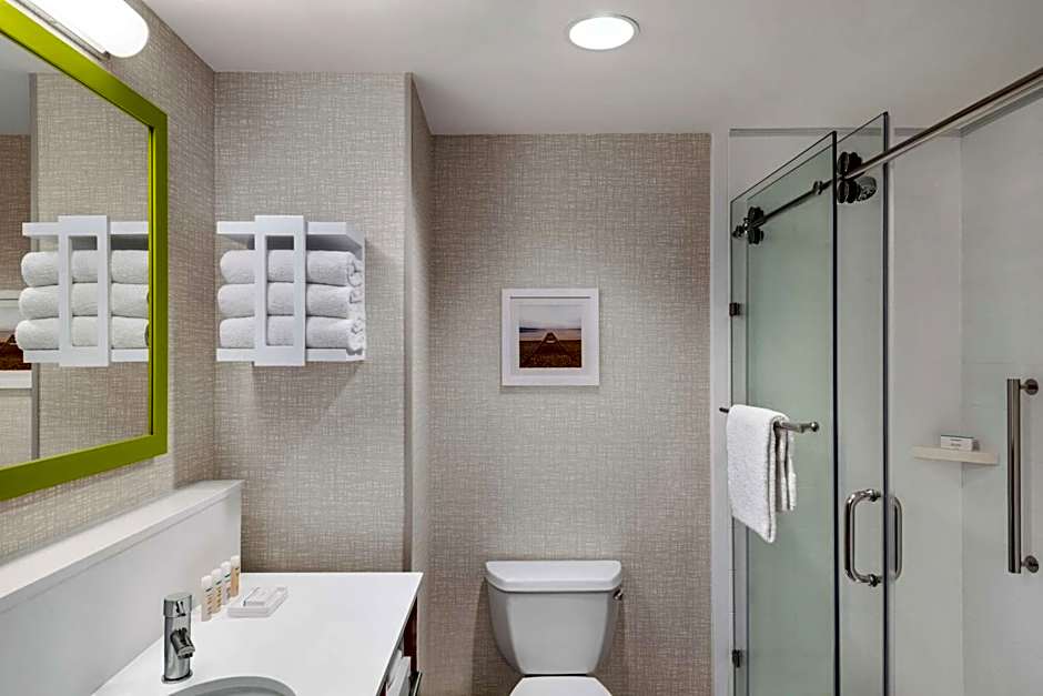 Hampton Inn & Suites Kelowna, British Columbia, Canada