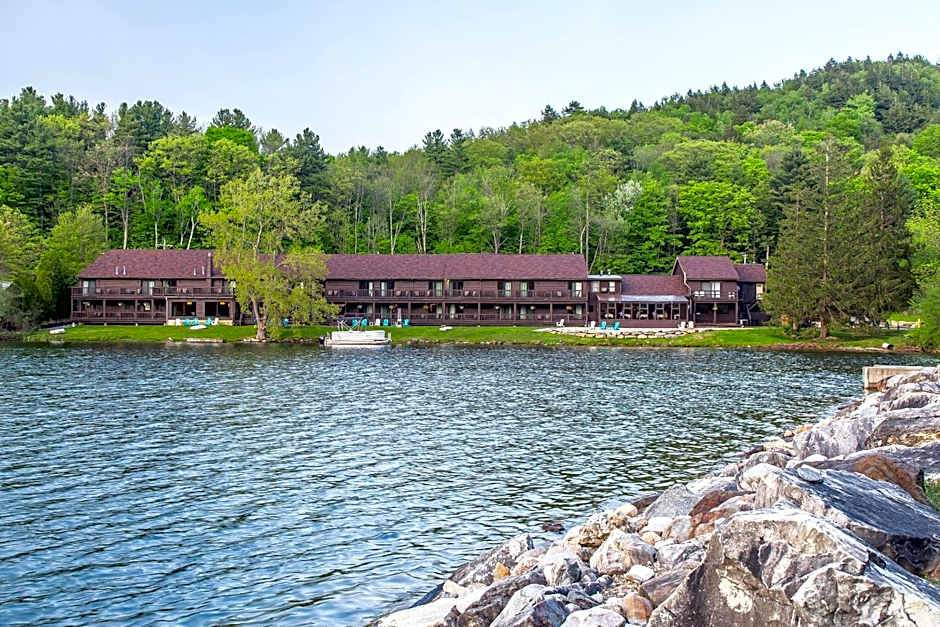 The Black Swan Lee - Lenox, an Ascend Collection Hotel