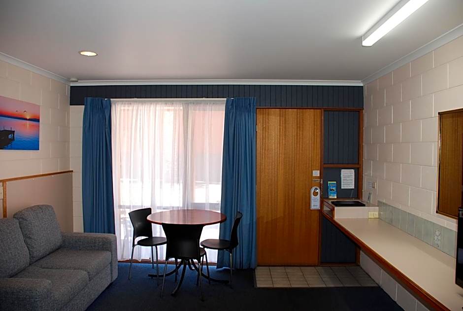 Cunningham Shore Motel