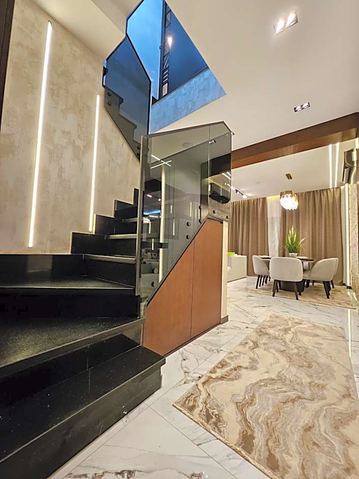 New Cairo's Poolside Oasis