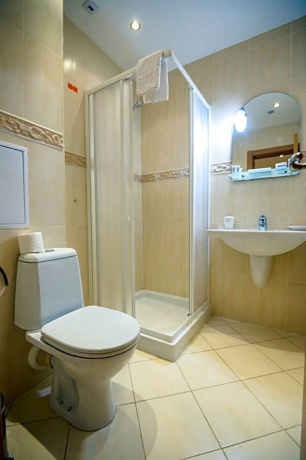 Parklands Hotel & Pool