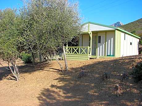 Cottage (4-5 Adults)