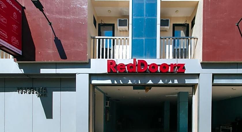 RedDoorz @ Isabelita Hotel Tugegarao