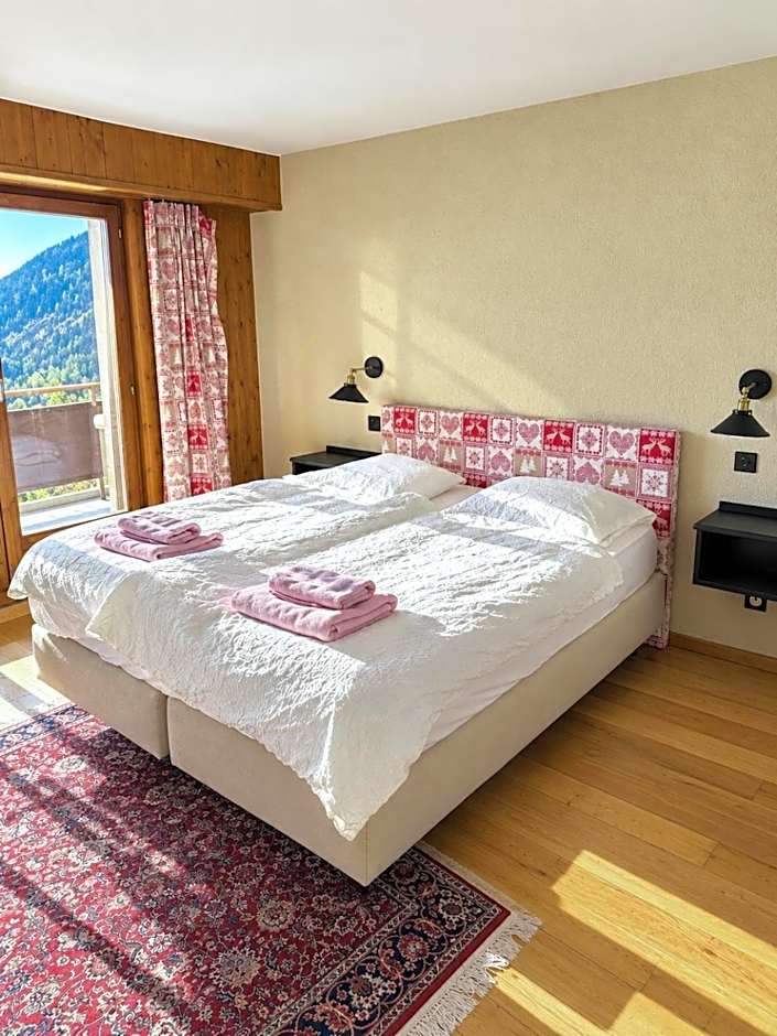 Hotel Between