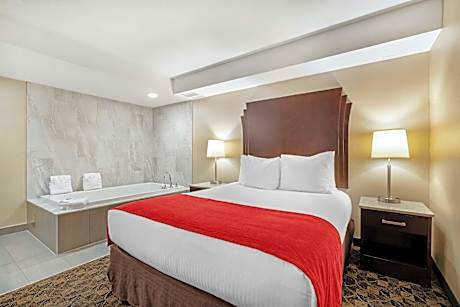 Suite-2 Queen Beds NSMK 1 Bedroom Sofabed Jetted Tub Balcony Microwave Fridge Continental Breakfast