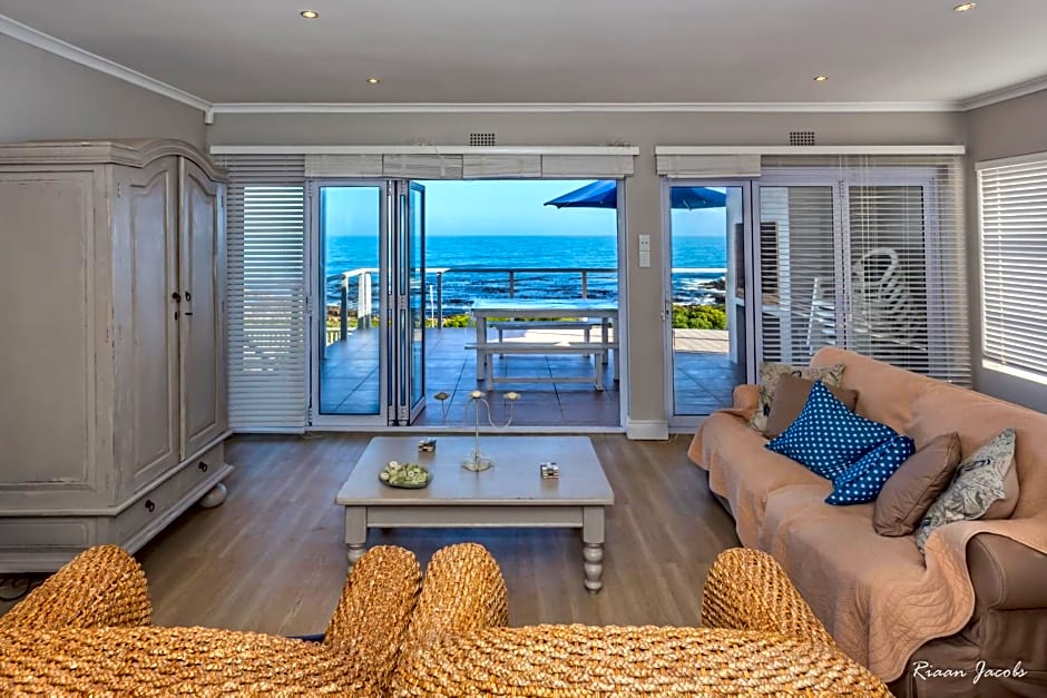 Gansbaai seafront holiday house - "Ons C-huis"
