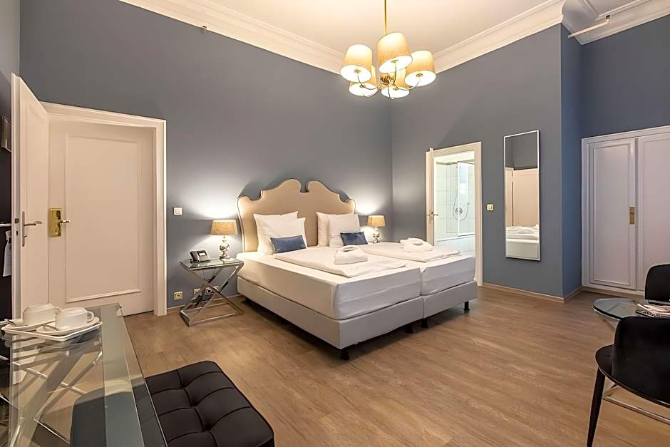 Hotel Monopol - Central Station