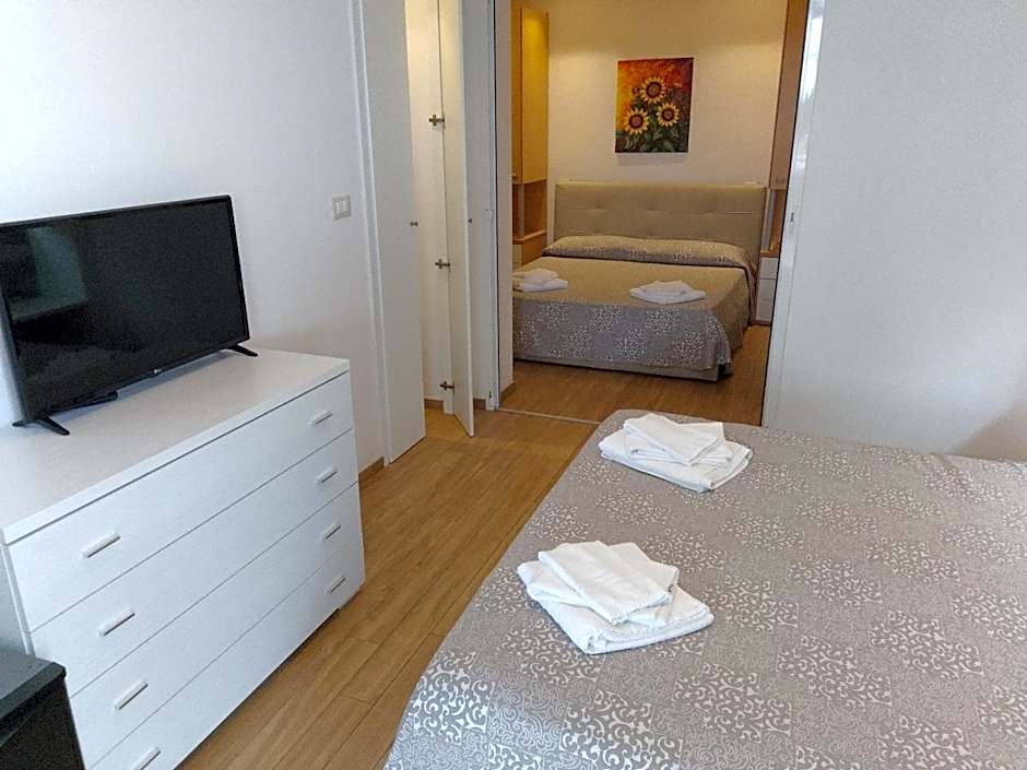 Hotel Etna - Hotel per Coppie e Famiglie con Parcheggio e Spiaggia