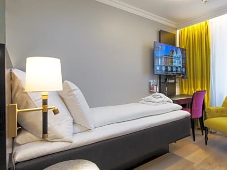 Standard Single Smoking