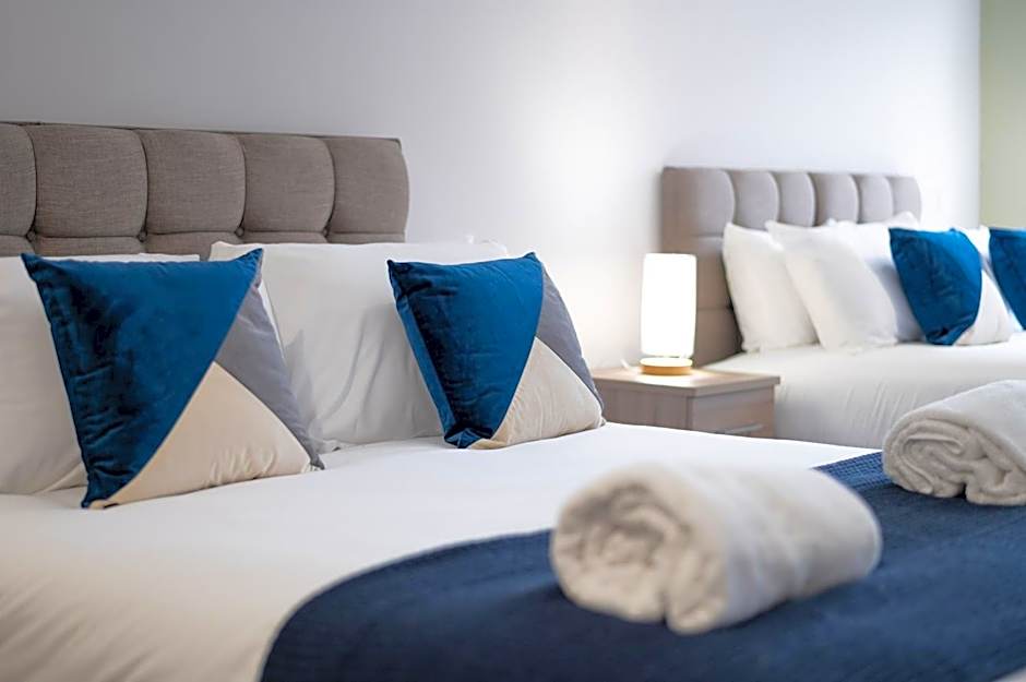 Contractor Base - Kitchen - Parking Included