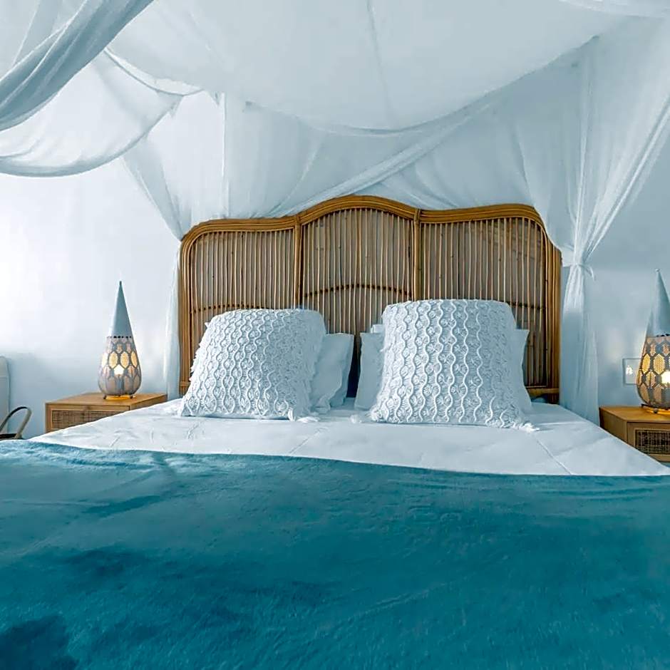 WanderLust - Little Slice of Heaven on Macrossan Str