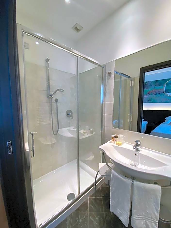 Card International Hotel