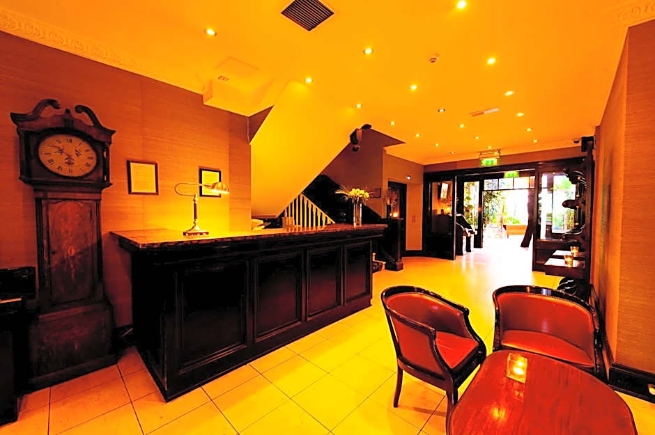 Riverbank House Hotel