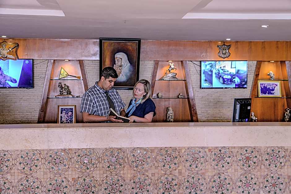 Intouriste Hôtel & Suites